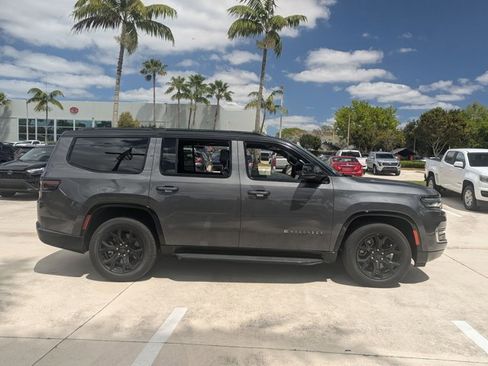 Used 2022 Jeep Wagoneer Series II image 4