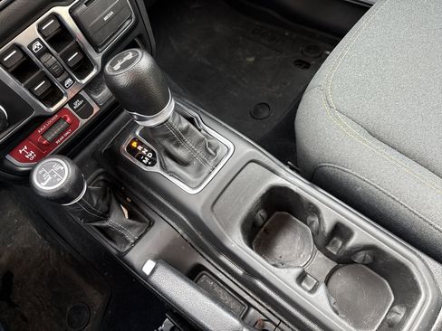 Used 2024 Jeep Wrangler Willys image 23