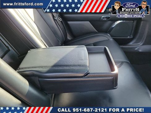 Used 2017 Lincoln Continental Select image 18