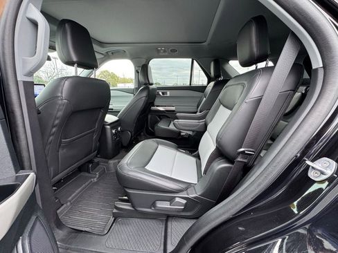 Certified 2022 Ford Explorer XLT w/ Equipment Group 202A image 11