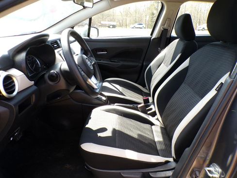 Used 2022 Nissan Versa SV w/ Trunk Package image 28