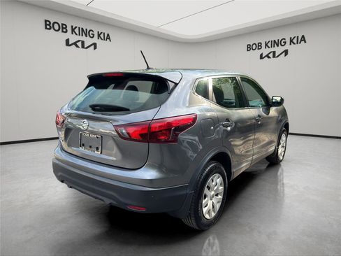 Used 2019 Nissan Rogue Sport S image 5