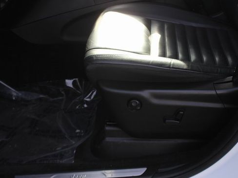 Used 2018 Jeep Grand Cherokee Limited image 21