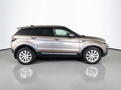 Used 2018 Land Rover Range Rover Evoque SE image 8
