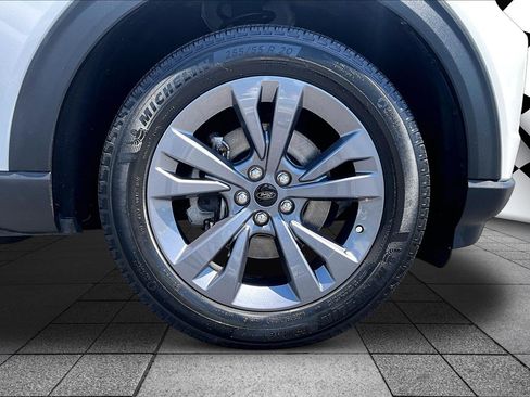 Certified 2022 Ford Explorer XLT w/ Equipment Group 202A AWD/4WD image 8