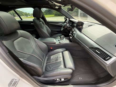 Used 2022 BMW 530i w/ M Sport Package RWD image 21