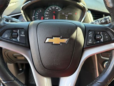 Used 2019 Chevrolet Trax LT w/ LT Convenience Package AWD/4WD image 15