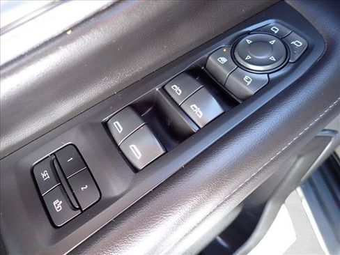 Used 2021 Chevrolet Suburban LT w/ LT Signature Package AWD/4WD image 18