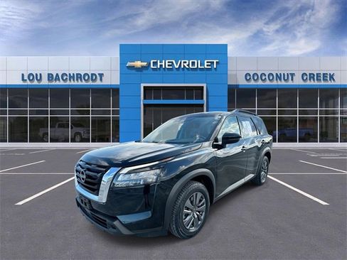 Used 2024 Nissan Pathfinder SV image 4