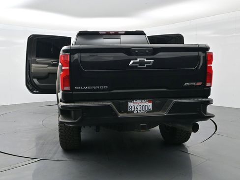 Used 2025 Chevrolet Silverado 2500 ZR2 w/ Technology Package image 39