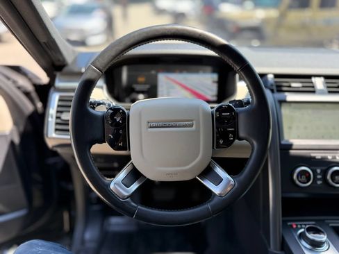 Used 2020 Land Rover Discovery Landmark AWD/4WD image 6