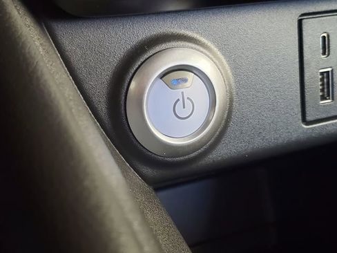 Used 2025 Nissan Leaf S image 14