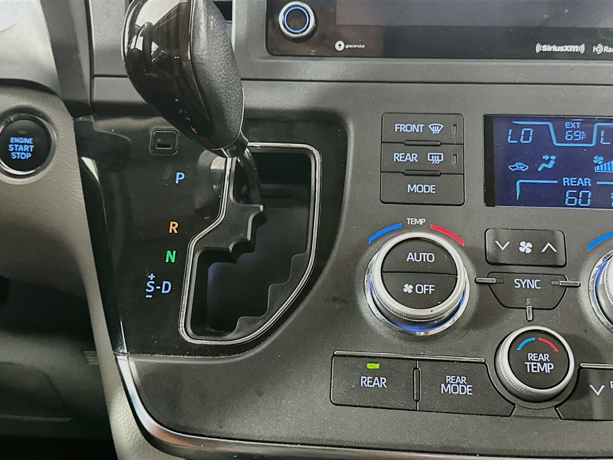 Used 2019 Toyota Sienna XLE FWD image 25