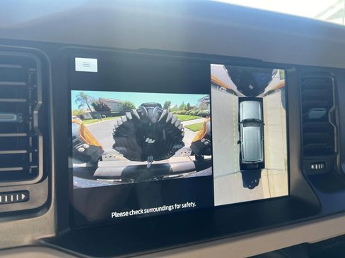 Used 2023 Ford Bronco Wildtrak image 31