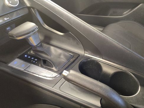 Used 2021 Hyundai Elantra SE FWD image 26