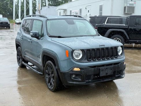 Used 2017 Jeep Renegade Altitude AWD/4WD image 4