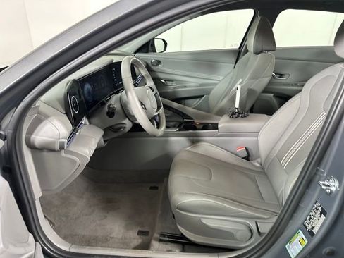 Certified 2025 Hyundai Elantra SEL image 39