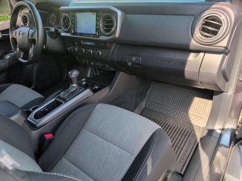 Used 2022 Toyota Tacoma TRD Sport AWD/4WD image 21