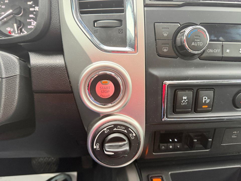 Used 2020 Nissan Titan SL w/ Moonroof Package AWD/4WD image 20