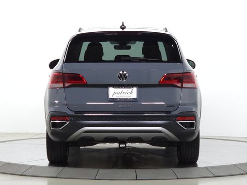Used 2024 Volkswagen Taos SE w/ Panoramic Sunroof Package AWD/4WD image 7