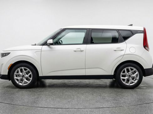 Used 2025 Kia Soul LX w/ LX Technology Package FWD image 5