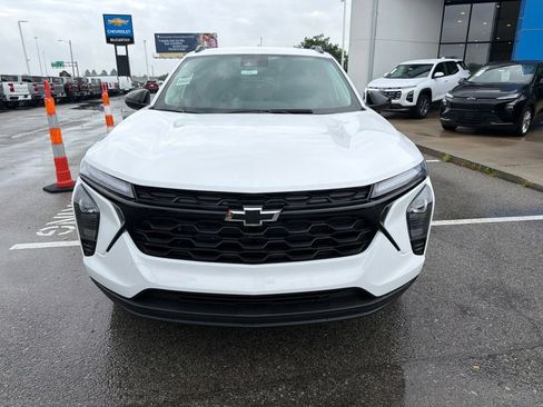 New 2026 Chevrolet Trax LT w/ Midnight Edition FWD image 8