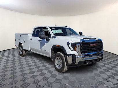 New 2025 GMC Sierra 3500 Pro w/ Convenience Package