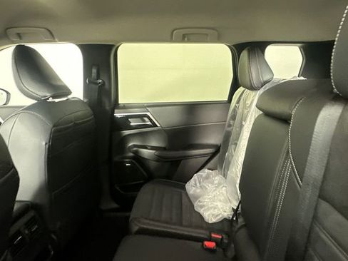 New 2026 Mitsubishi Outlander SE image 15