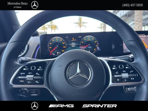 Used 2022 Mercedes-Benz GLB 250 4MATIC image 27