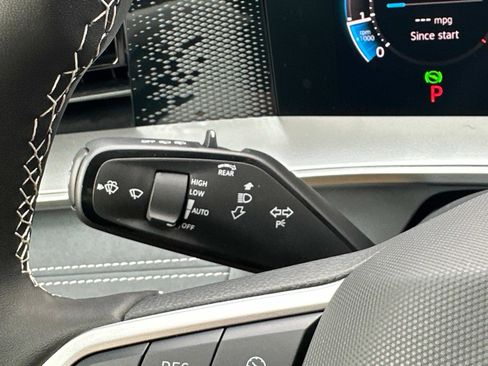 New 2025 Volkswagen Tiguan SE image 25