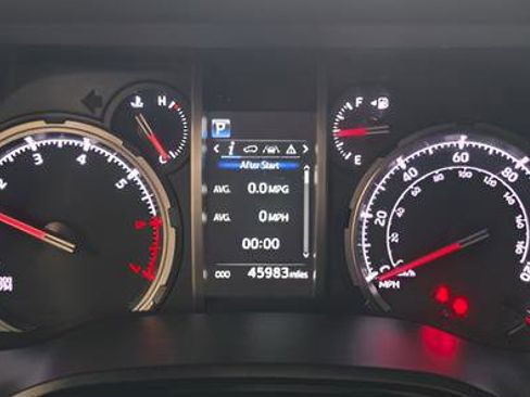 Used 2022 Toyota 4Runner TRD Sport AWD/4WD image 18