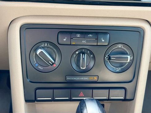 Used 2014 Volkswagen Beetle 1.8T image 14