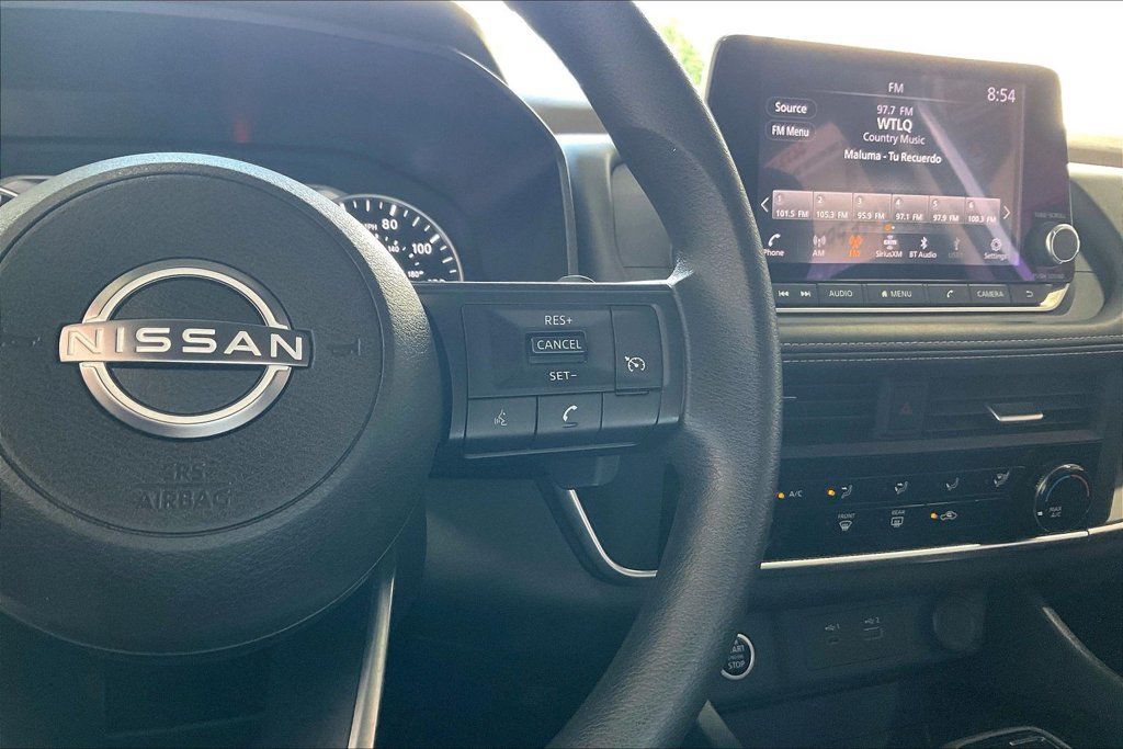 Used 2023 Nissan Rogue S AWD/4WD image 9