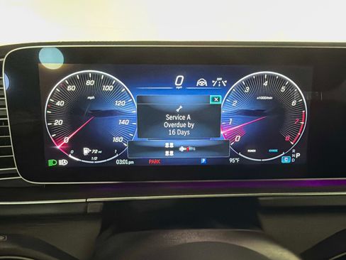 Used 2025 Mercedes-Benz GLS 580 4MATIC image 43