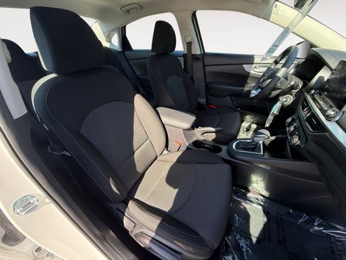 Used 2022 Kia Forte LXS w/ LXS Technology Package FWD image 19