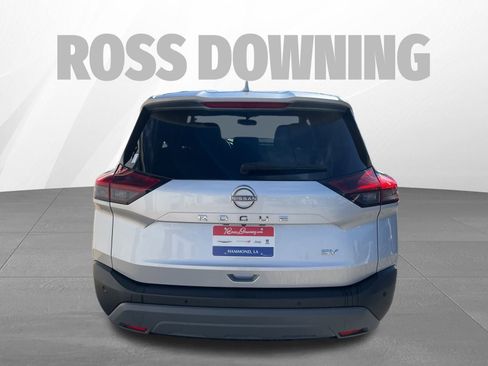 Used 2023 Nissan Rogue SV image 5