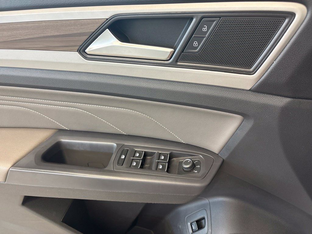 Used 2021 Volkswagen Atlas SEL AWD/4WD image 19