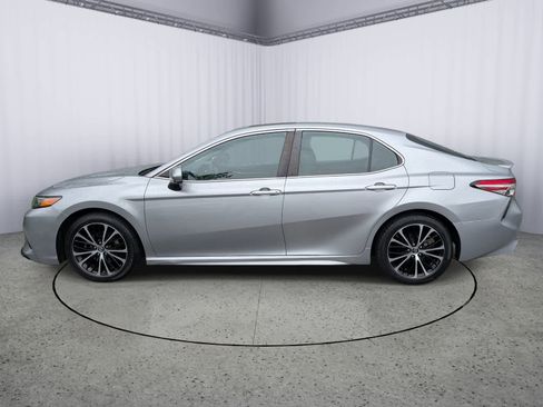 Used 2019 Toyota Camry SE w/ Carpet Mat Package FWD image 5