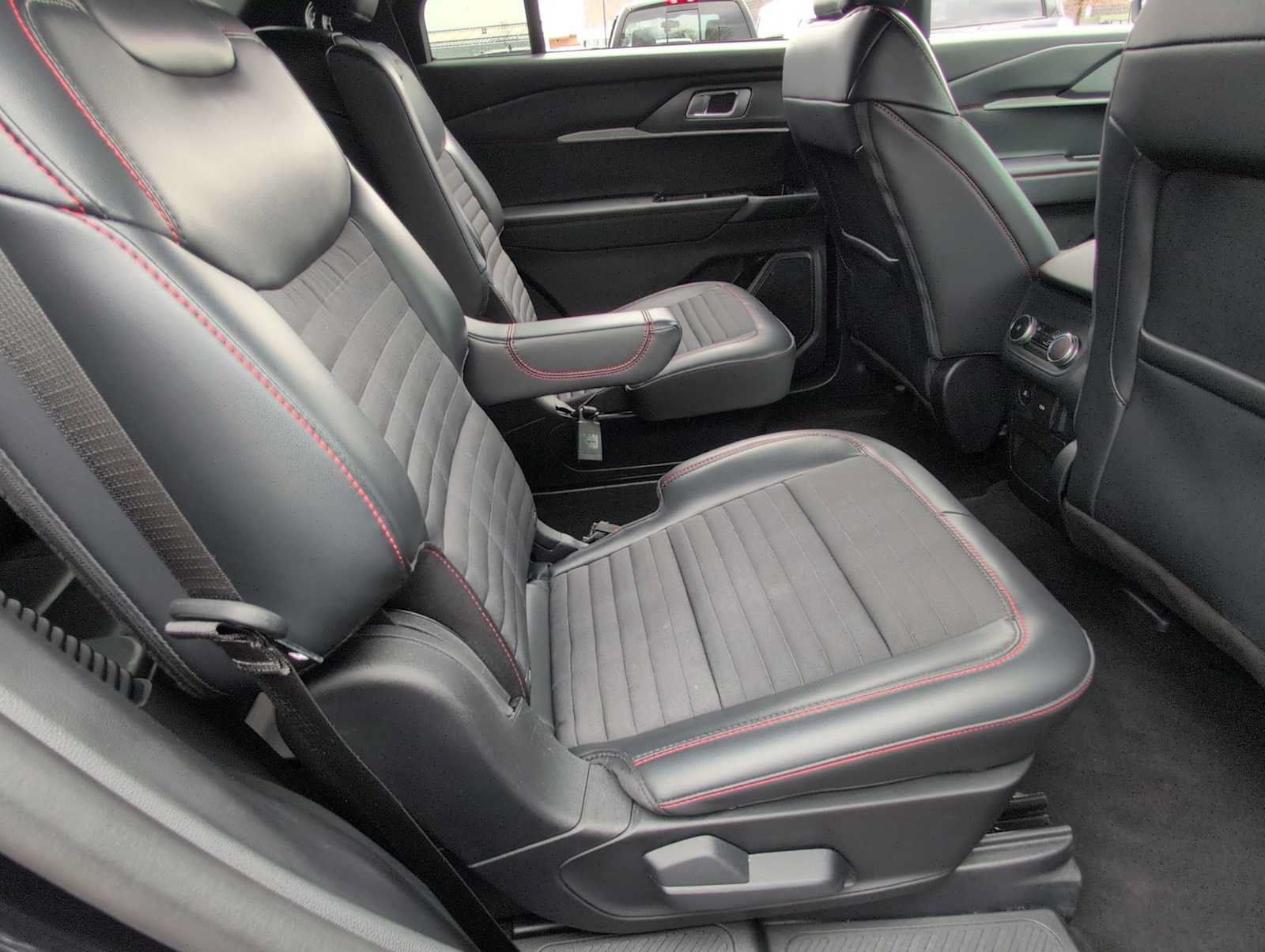 Used 2025 Ford Explorer ST-Line AWD/4WD image 20