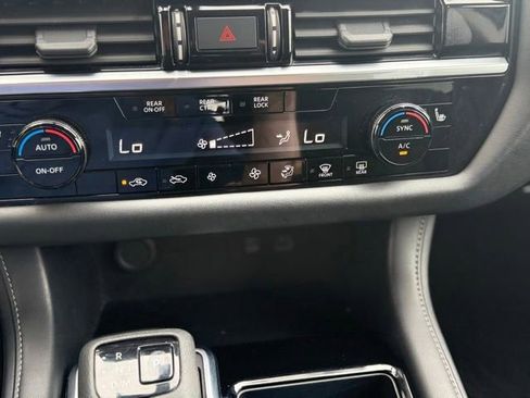 Used 2023 Nissan Pathfinder SV AWD/4WD image 30