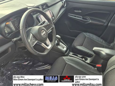 Used 2023 Nissan Versa SR w/ Trunk Package image 9