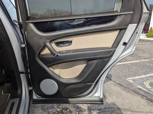 Used 2018 Bentley Bentayga Onyx Edition image 36