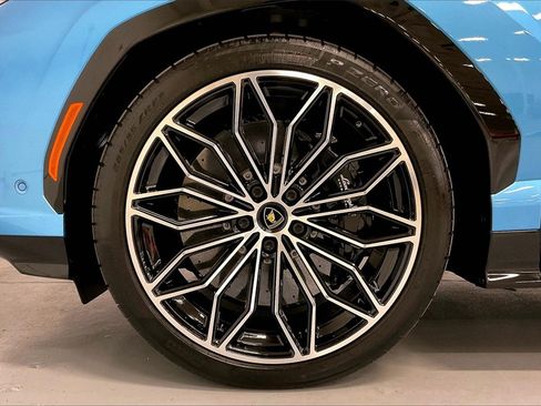 Used 2025 Lamborghini Urus SE image 17