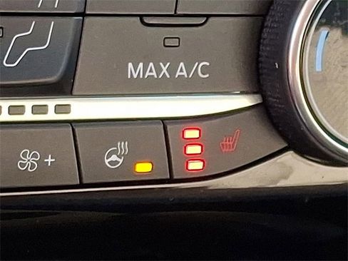 Used 2022 Ford Escape SE w/ SE Sport Appearance Package image 24