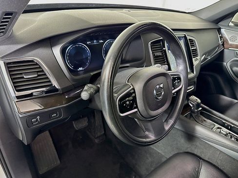 Used 2018 Volvo XC90 T6 Momentum w/ Convenience Package AWD/4WD image 9