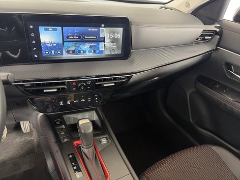 Used 2025 Nissan Kicks SR image 4