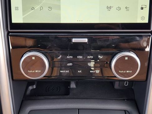 New 2026 Land Rover Discovery Limited Edition image 19