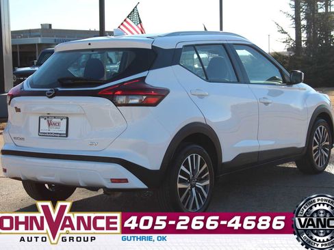 Used 2022 Nissan Kicks SV image 12