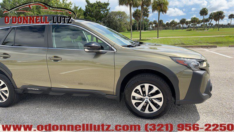 Used 2025 Subaru Outback Premium AWD/4WD image 32