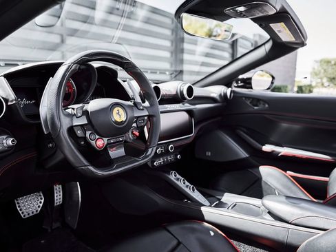 Used 2020 Ferrari Portofino RWD image 2